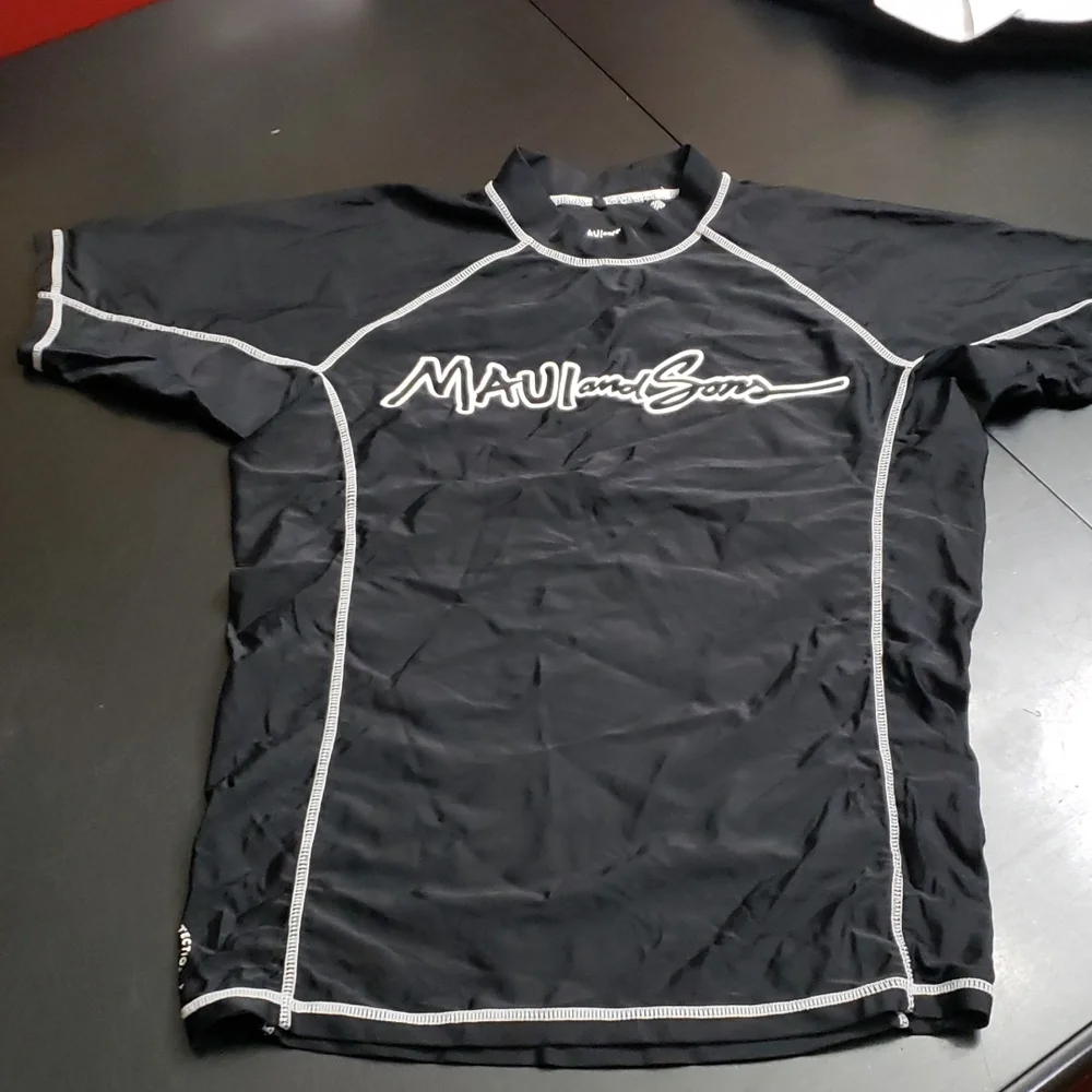 Maui and Son's Rashguard - Picture 1 of 9
